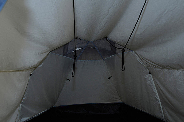 Стабильная и износоустойчивая палатка туннельного типа. Tatonka Narvik 2